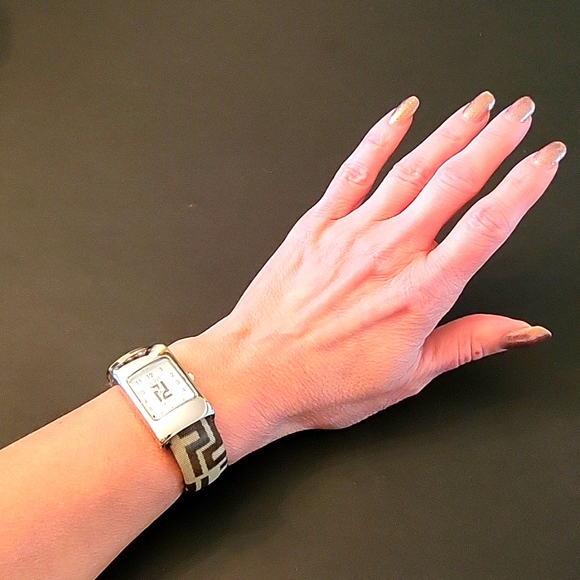 Fabric Bangle Watch + Matching Small Carry Case! - Picture 4 of 13